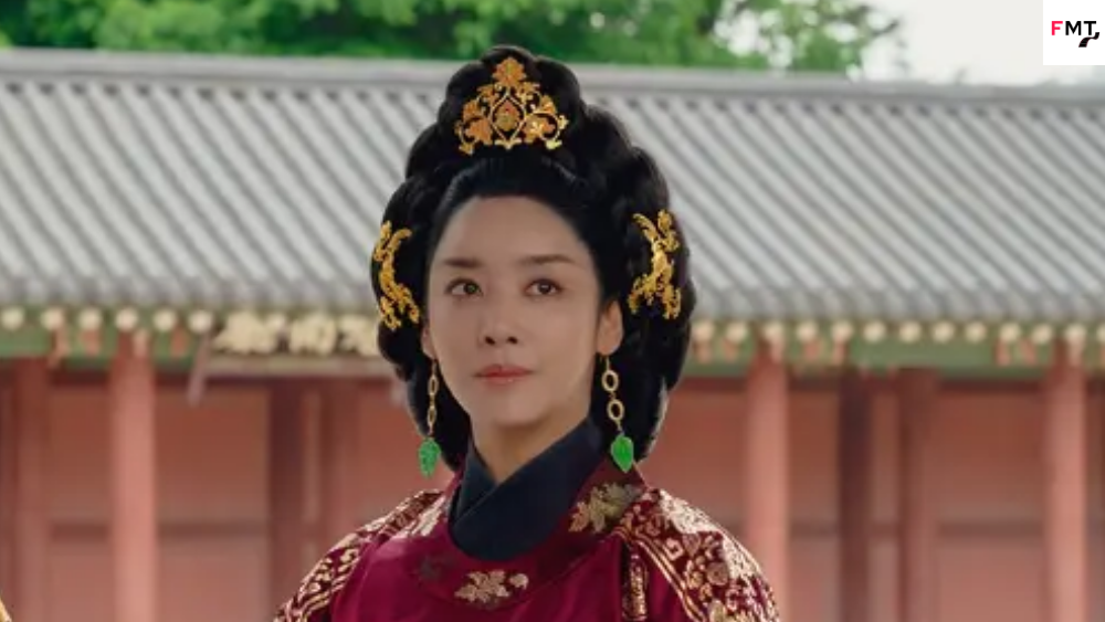 Discover the captivating The Queen Who Crowns cast, from Queen Wongyeong to King Lee Bang-won, and explore their unforgettable performances in this drama.